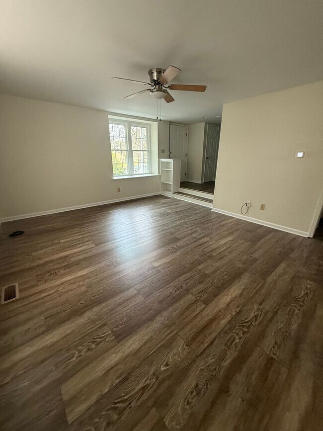 Building Photo - 2 Bd / 1.5 Bth Townhouse in Doylestown Borough located in Sandy Ridge Acres