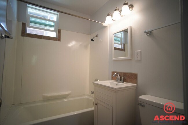 Building Photo - Charming Remodeled Home in Benton Park!