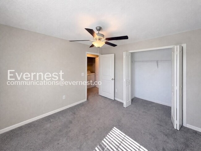Building Photo - 3-Bed/2-Bath Town Home/Available Soon!