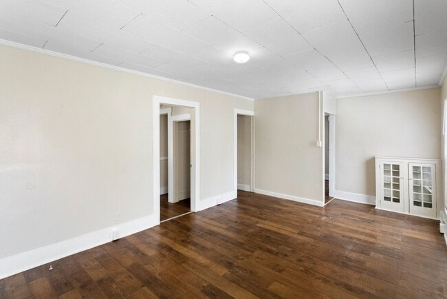 Building Photo - Spacious 3bdrm/1bath Home with large yard ...