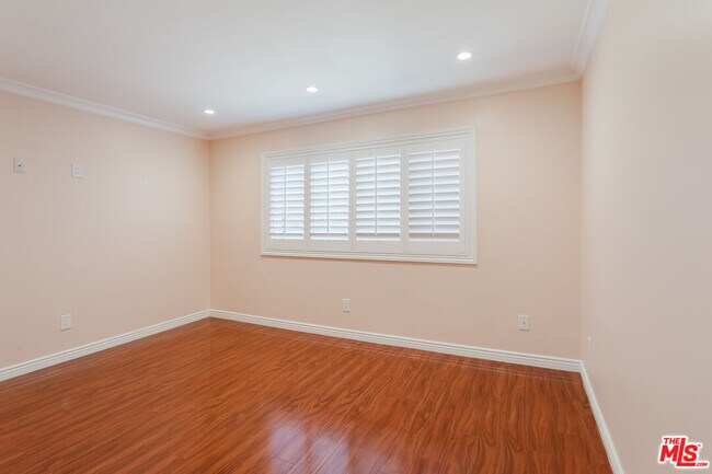 Building Photo - 9047 Riderwood Dr
