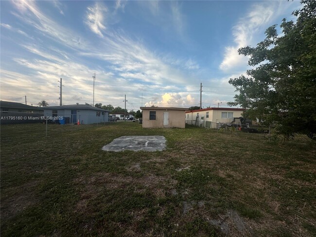 Building Photo - 5413 SW 19th St