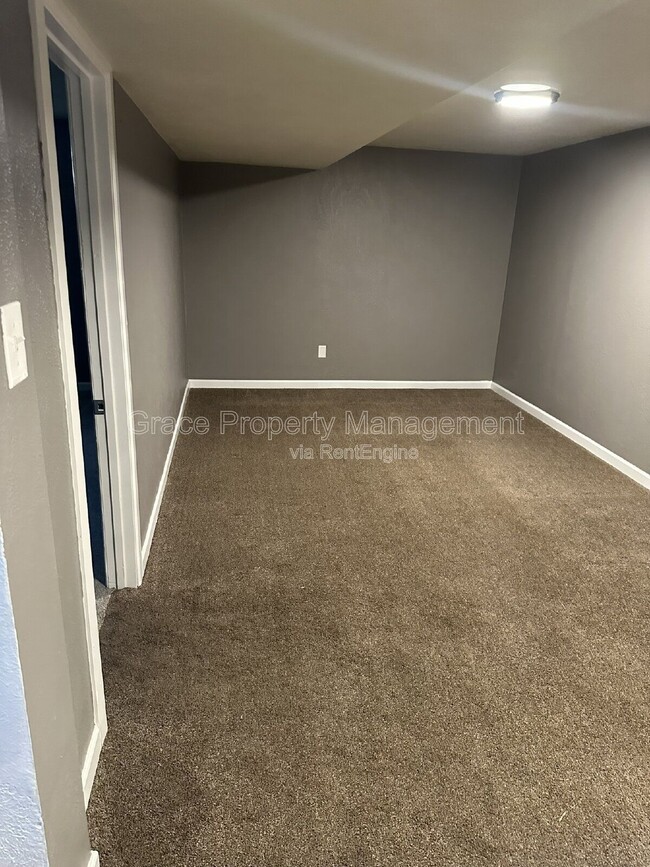 Building Photo - 13669 E Nevada Ave