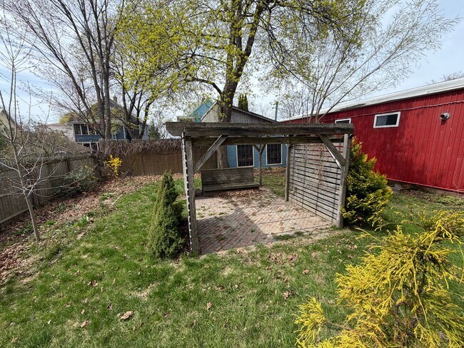 Building Photo - 135-137 North Avenue