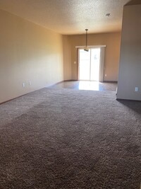 Building Photo - Beautiful, 3 bedroom Townhouse