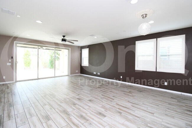Building Photo - 3080 S Jasmine Dr