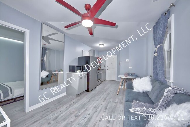 Building Photo - 460 W 28th Pl