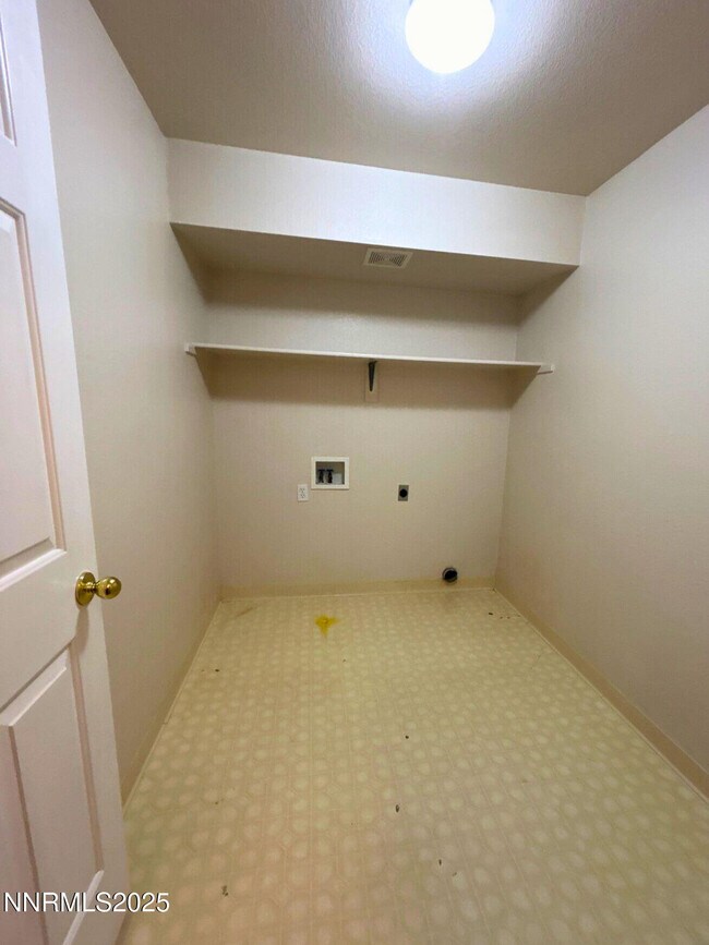 Building Photo - 6345 Potomac Ct