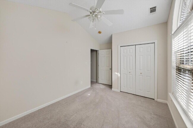 Building Photo - Lovely Patio Home with Sunroom!