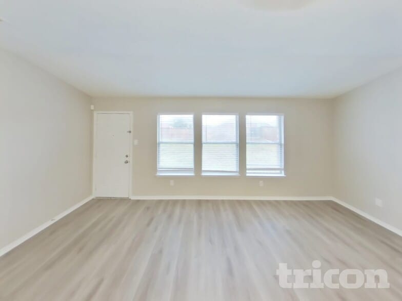 Building Photo - 425 Longshore Dr