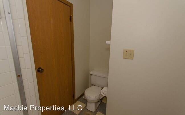 Building Photo - 3 br, 2.5 bath House - 331 East Varsity Lane