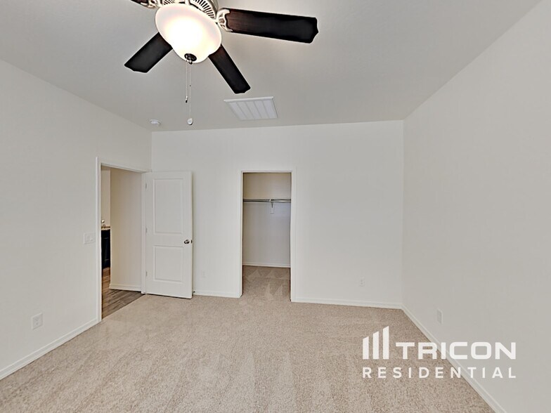 Building Photo - 4627 W Saddlebush Way
