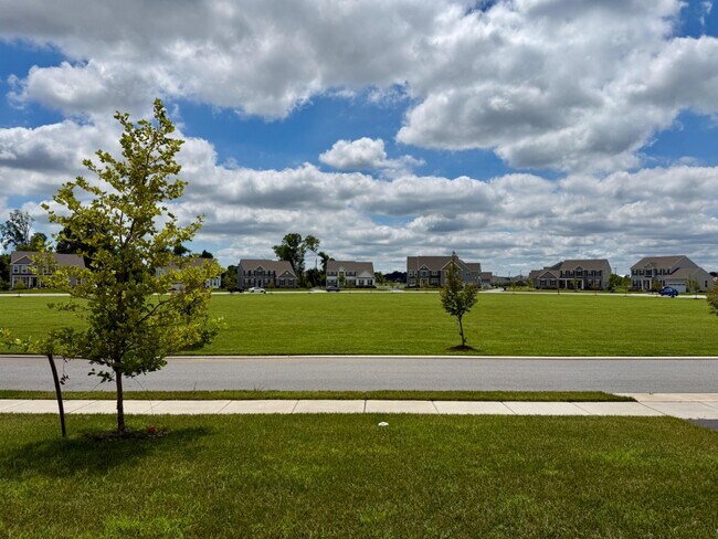 Building Photo - 636 McCracken Dr