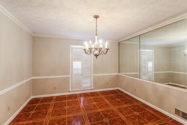 Building Photo - 4806 Castlewood Dr SW