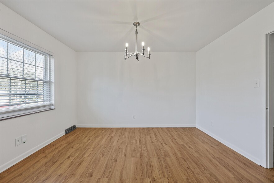 Building Photo - 930 Corning Rd