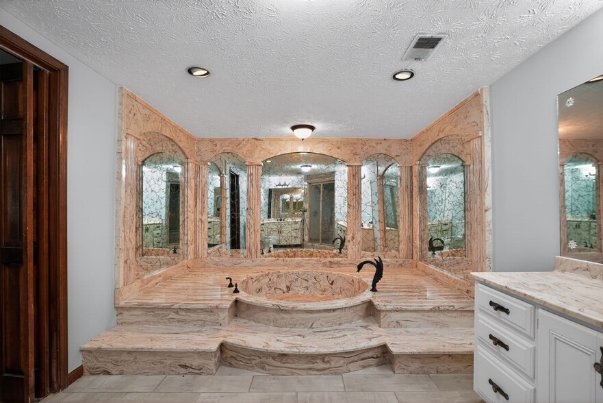 Building Photo - 194 Millbrook Farm Rd