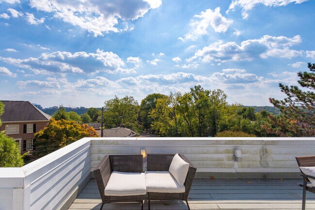 Building Photo - 4611 Charleston Terrace NW