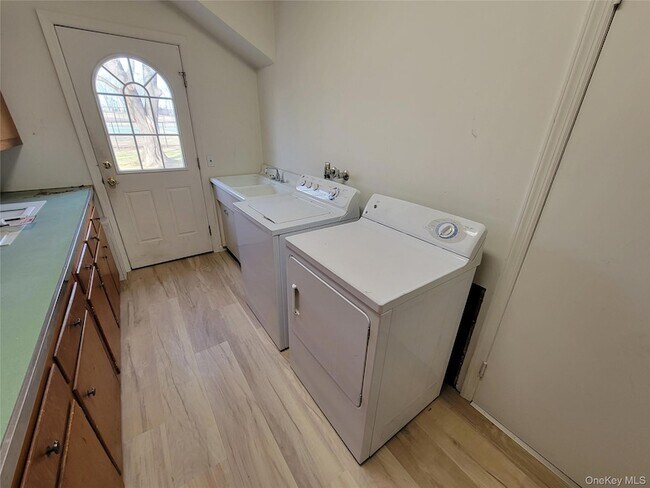 Building Photo - 475 Route 25a Unit UNIT B