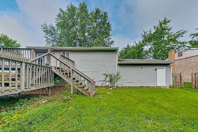 Building Photo - 263 Fenster Dr