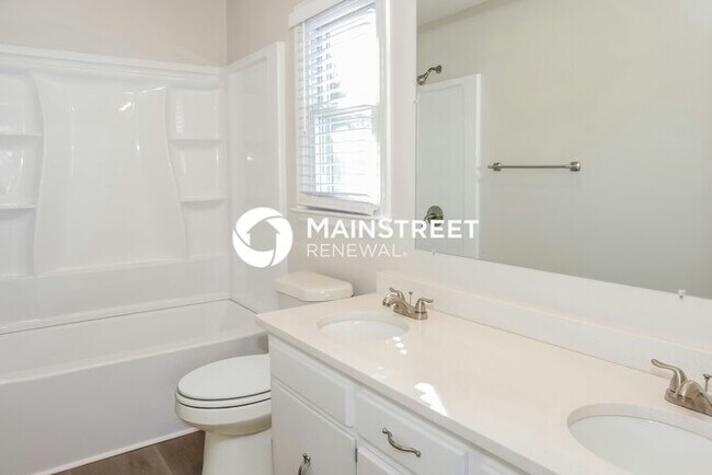 Building Photo - 4 Bedroom Pet-Friendly Home in HUNTSVILLE, AL with Main Street Renewal