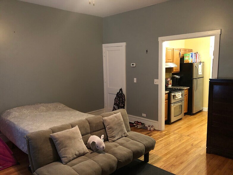 Bedroom, looking towards kitchen. - 77 S Lasalle St