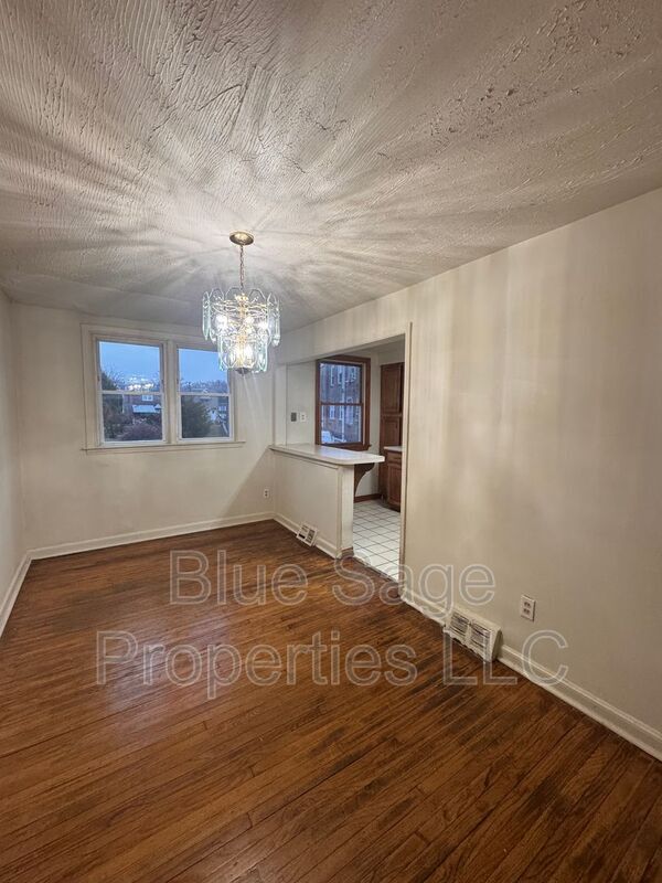 Building Photo - 575 S 4th St