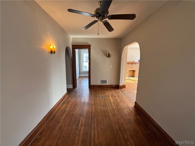 Building Photo - 319 Bryant St