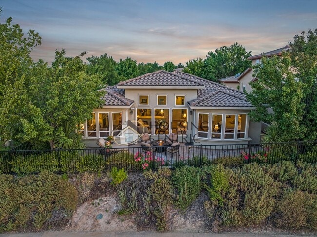 Building Photo - Executive Gated Serrano Golf-Course Home with Views of the 16th Hole!