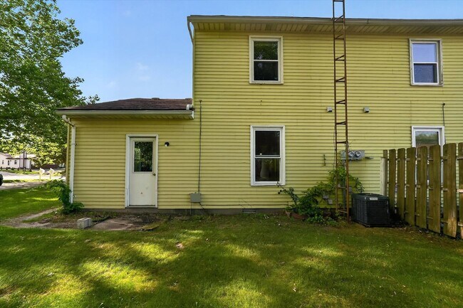 Building Photo - 6839-6841 Woodlake