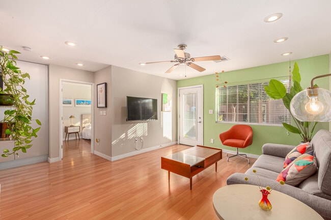 Building Photo - 1850 E Maryland Ave