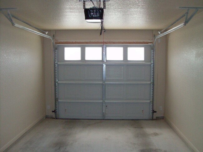 Building Photo - 3 Bedroom 2 bath Duplex South Killeen VIEWABLE SOON