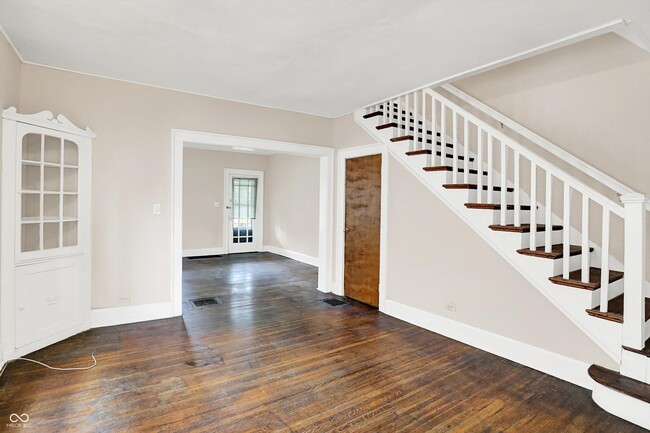 Building Photo - 628 N Riley Ave