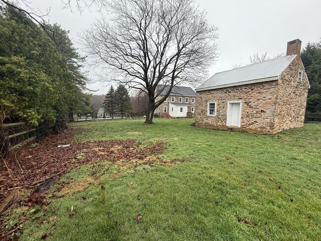 Building Photo - Amazing Brand New Renovated Farmhouse. Don't Miss.