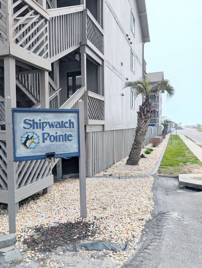 Building Photo - Long Term Rental, Walking Distance to Myrtle Beach!