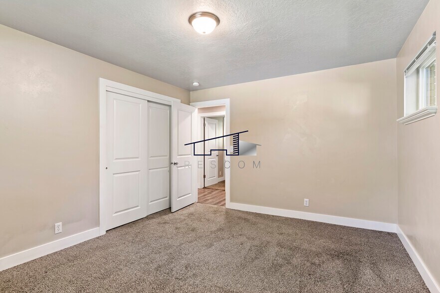Building Photo - 1334 Henderson Dr