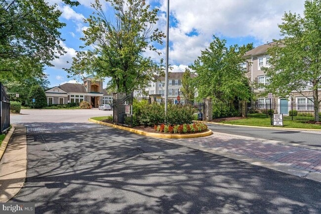 Building Photo - 43585 Patching Pond Square