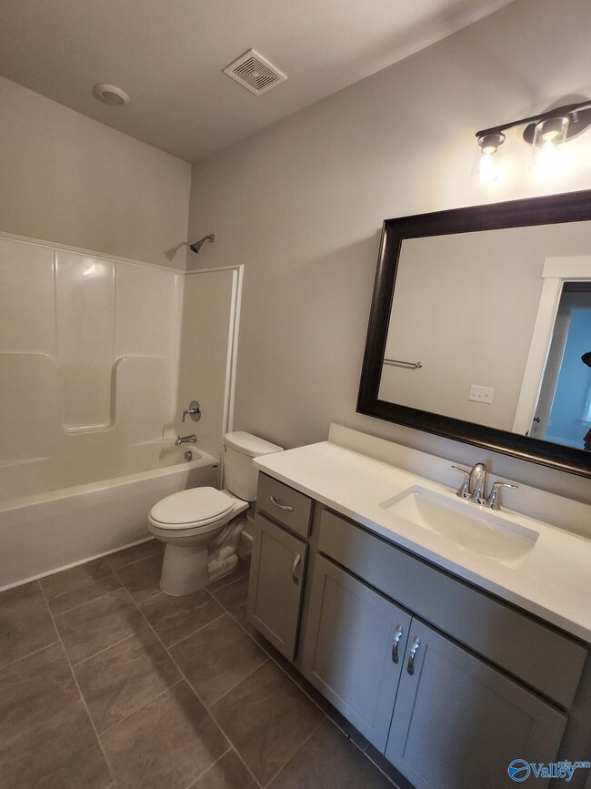 Building Photo - 137 Rugby Dr