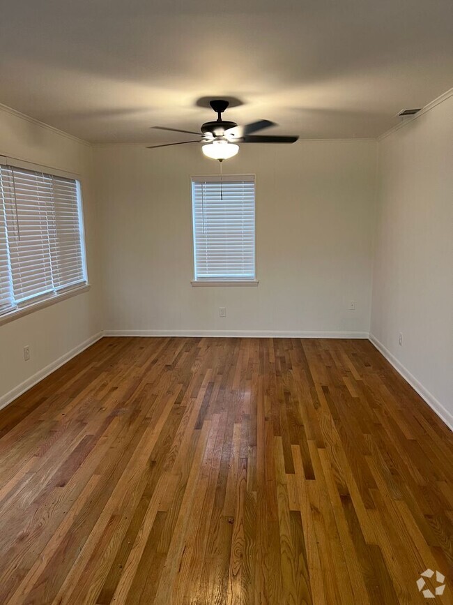 Building Photo - 2Bed/2Bath House For Rent - Call today bef...
