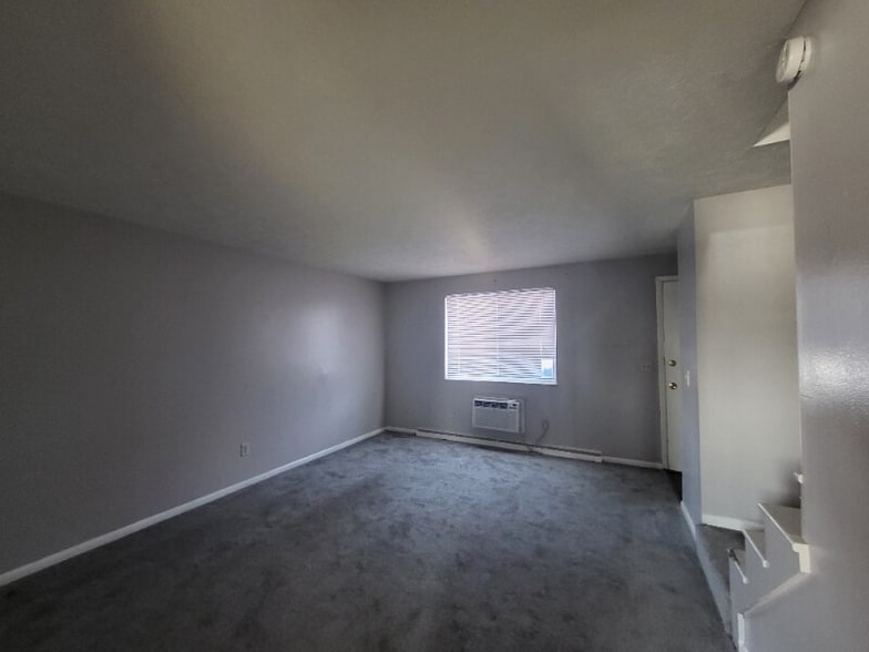 Building Photo - 2200 Harsh Ave SE