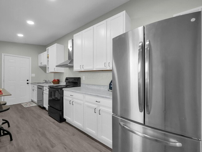 Building Photo - 452 Stella Ave