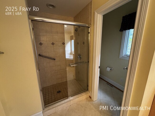 Building Photo - 4 Bed / 3.5 Bath Single Family (Available ...