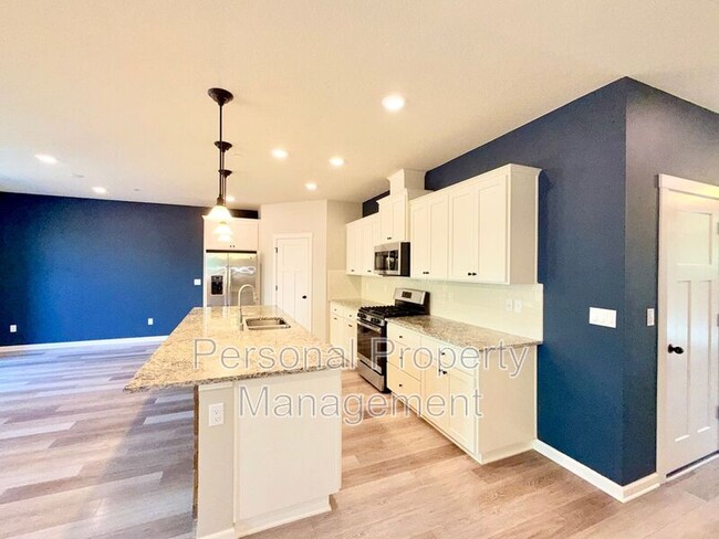 Building Photo - 3623 NE Sitka Dr