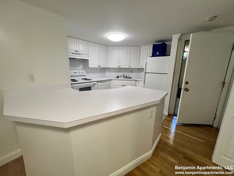 Building Photo - 1531 Beacon St