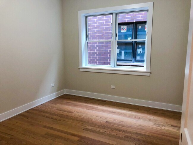 Building Photo - SUBLET - 3 Bed 2 Bath Condo Quality in Ros...