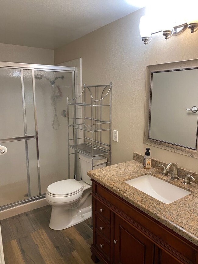 Building Photo - Beautiful 3 bedroom home with pool in Fountain Valley