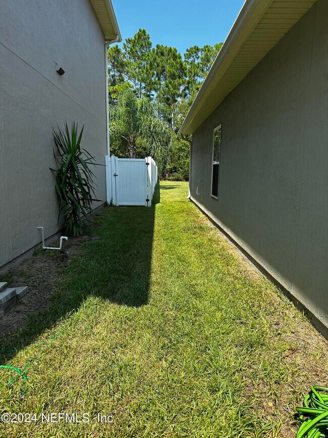 Building Photo - 12212 Angleterre Dr