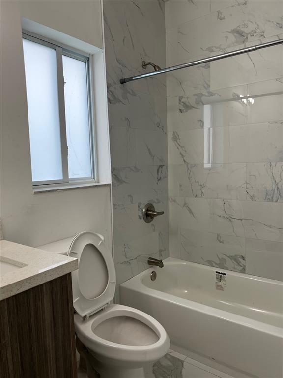 Building Photo - 2531 NW 16th Ct