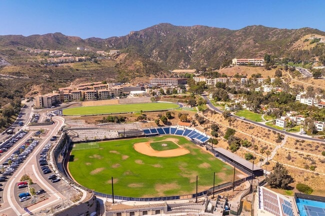 Building Photo - 3636 Malibu Country Dr