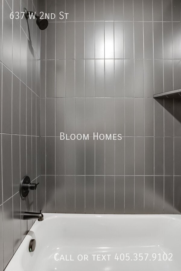 Building Photo - 637 W 2nd St