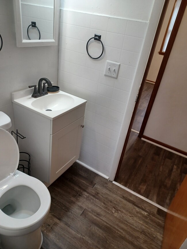 Building Photo - 321 Elder St